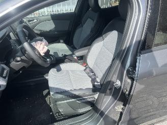 Renault Clio E-TECH HYBRID nieuwstaat picture 9