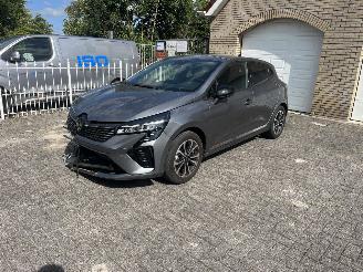 Auto incidentate Renault Clio E-TECH HYBRID nieuwstaat 2025/12