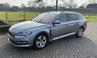 Auto incidentate Skoda Superb Leer / Automaat / Navi 2020/12