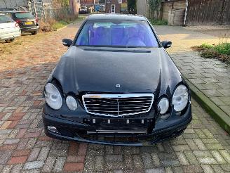 Damaged car Mercedes E-klasse 200 KOMPRESSOR 2003/1