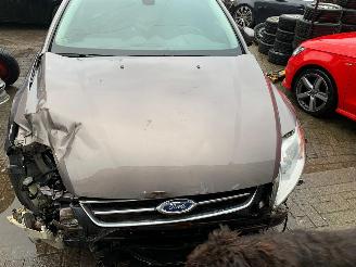 uszkodzony samochody osobowe Ford Mondeo 1.6 TDCI ECOnetec 2012/10