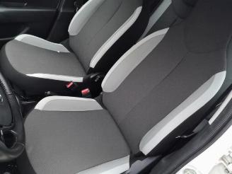 Toyota Aygo Aygo (B40), Hatchback, 2014 1.0 12V VVT-i picture 15