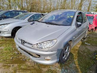 demontáž osobní automobily Peugeot 206 1.4-16V Quiksilver 2005/4