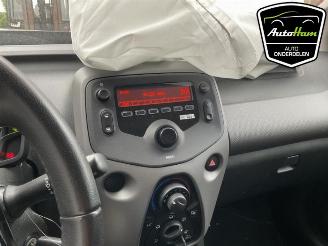 Peugeot 108 108, Hatchback, 2014 1.0 12V VVT-i picture 18