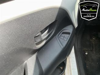 Peugeot 108 108, Hatchback, 2014 1.0 12V picture 14