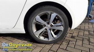 Peugeot 308 308 (L3/L8/LB/LH/LP), Hatchback 5-drs, 2013 / 2021 1.2 12V e-THP PureTech 110 picture 4