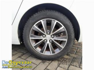 Peugeot 308 308 (L3/L8/LB/LH/LP), Hatchback 5-drs, 2013 / 2021 1.2 12V e-THP PureTech 110 picture 4