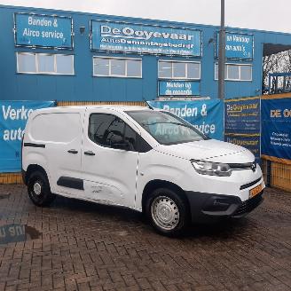 Voiture accidenté Toyota ProAce PROACE CITY 1.5 D-4D Live 2023/8