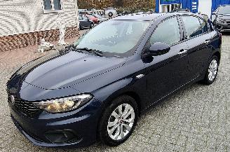 damaged passenger cars Fiat Tipo Fiat Tipo Lounge 2017/9