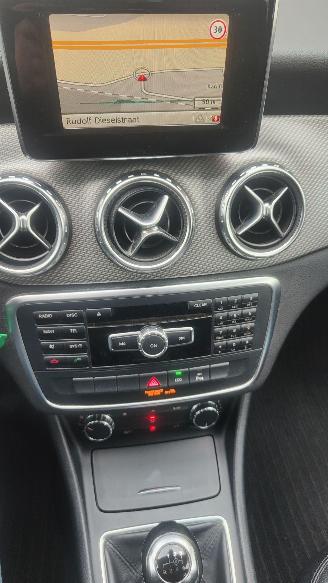 Mercedes GLA Mercedes-Benz GLA 200 leder navi amg line topstaat ! picture 14