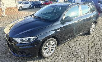 krockskadad bil auto Fiat Tipo Fiat fiat tipo 1,4 navi lichte rijdende schade 2017/11