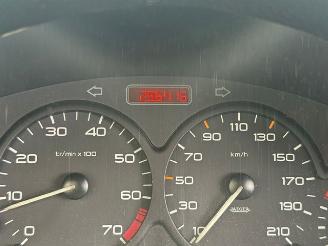 krockskadad bil auto Peugeot 206  2001/1