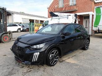 krockskadad bil auto Peugeot 208 GT 2025/4
