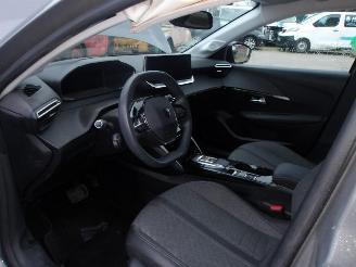 Peugeot 208  picture 18