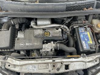 Opel Zafira -A 2.0-16V DTi Comf Navigator 7 PERSOONS UITVOERING picture 25