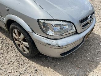 Opel Zafira -A 2.0-16V DTi Comf Navigator 7 PERSOONS UITVOERING picture 19