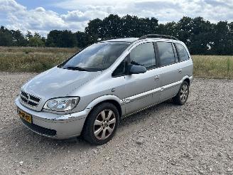 Opel Zafira -A 2.0-16V DTi Comf Navigator 7 PERSOONS UITVOERING picture 2