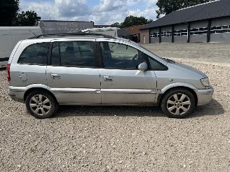 Opel Zafira -A 2.0-16V DTi Comf Navigator 7 PERSOONS UITVOERING picture 14