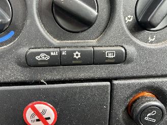 Opel Zafira -A 2.0-16V DTi Comf Navigator 7 PERSOONS UITVOERING picture 28