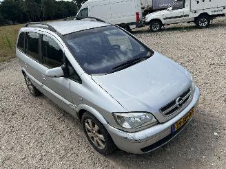 Opel Zafira -A 2.0-16V DTi Comf Navigator 7 PERSOONS UITVOERING picture 23