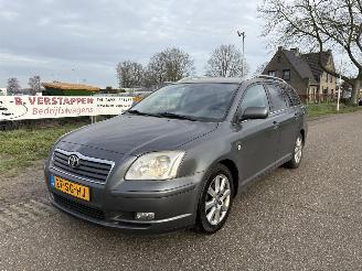 Vaurioauto  passenger cars Toyota Avensis 2.2 D-4D D-CAT WAGON LINEA LUNA  PRIJS IS INCL. BTW !!!! 2006/1