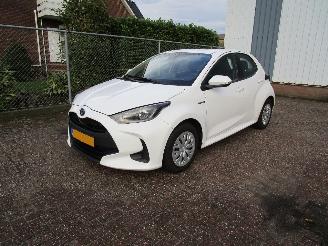 uszkodzony samochody osobowe Toyota Yaris 1.5 Hybride Navi Camera 2021/1