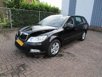 krockskadad bil auto Skoda Octavia 1.6 TDI Clima Radio/CD 6-Bak 2012/10