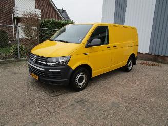 krockskadad bil bedrijf Volkswagen Transporter 2.0 TDI Airco Radio/CD 6-Bak 2017/2