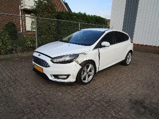 skadebil auto Ford Focus 1.0 Titanium Navi Clima 6-Bak 2015/3