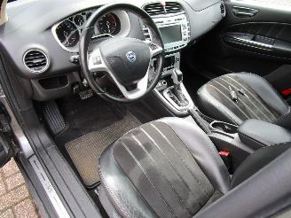 Lancia Delta 1.8-16V Automaat 200 PK picture 12