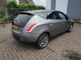 Lancia Delta 1.8-16V Automaat 200 PK picture 4