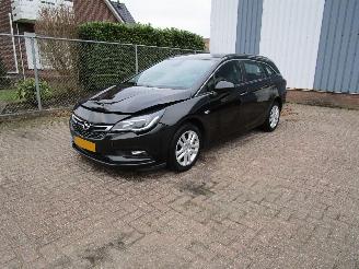 krockskadad bil auto Opel Astra 1.6 CDTI Navi Clima 6-Bak 2016/9