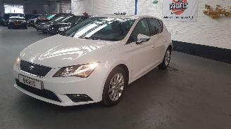 Voiture accidenté Seat Leon 1.0 TSI 12V  4DRS BENZ 999CC 85KW 116PK 2015/7