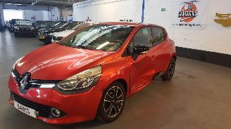 Schadeauto Renault Clio 0.9 ENERGY TCE 12V 4DRS BENZ 898CC 66KW 90PK 2013/9