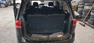 Volkswagen Touran 1.4 TSI Highline Edition 7 Persoons picture 7