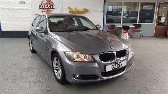 Unfallwagen BMW 3-serie 318i 16V SEDAN 4DRS BENZ 1.995CC 105KW 143PK 2010/10