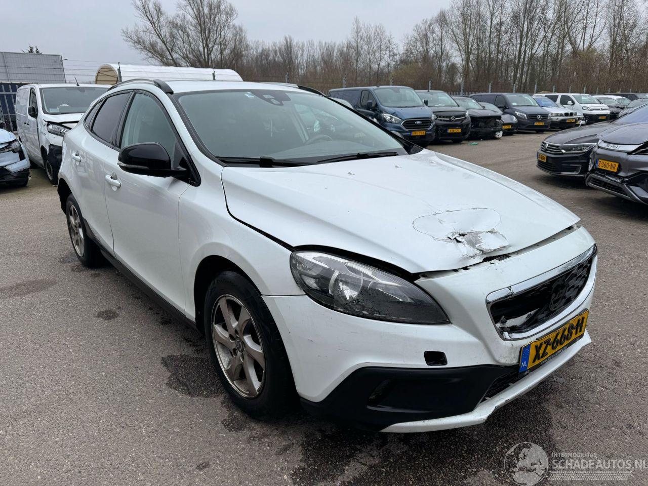 Volvo V-40 Cross Country 1.6 D2 AUTOMAAT Kinetic BJ 2013 281.385 KM