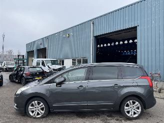 Peugeot 5008 1.6 THP 156 PK AUTOMAAT BJ 2011 picture 2