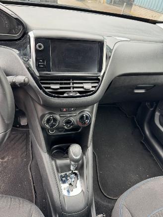 Peugeot 208 1.2 AUTOMAAT PureTech GT-Line picture 9