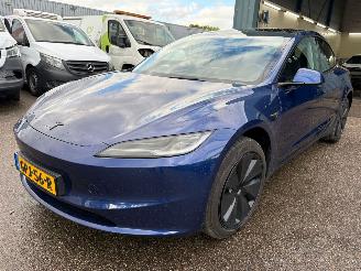 krockskadad bil auto Tesla Model 3 RWD AUTOMAAT 60 kWh BJ 2025 4.839 KM 2025/6