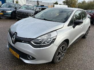 Schadeauto Renault Clio 1.5 dCi ECO Expression BJ 2014 168.345 KM 2014/9