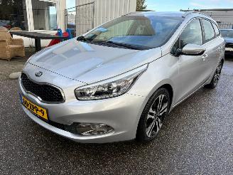 Voiture accidenté Kia Cee d Sportswagon 1.6 GDI Plus Pack BJ 2013 238.756 KM 2013/1