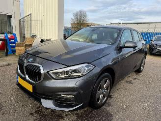 Schadeauto BMW 1-serie 118i Business Edition 2021/11