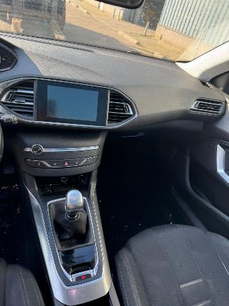 Peugeot 308 1.6 BlueHDi Blue Lease Premium picture 13