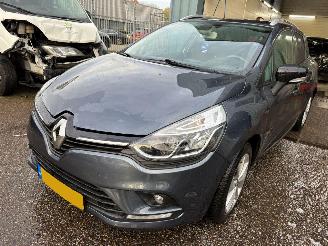 krockskadad bil auto Renault Clio Estate 1.2 TCe Intens AUTOMAAT 2017/6