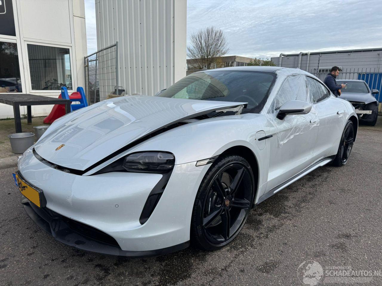 Porsche Taycan 4S Performance 84 kWh 360 KW 489 PK