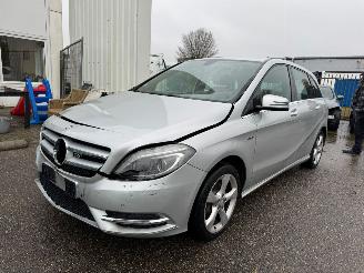 Vaurioauto  passenger cars Mercedes B-klasse 180 Ambition 2011/11