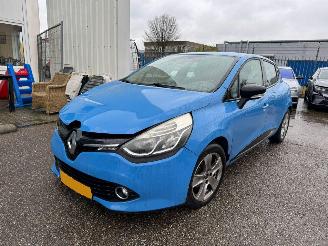 Damaged car Renault Clio 1.5 dCi ECO Expression 2013/10