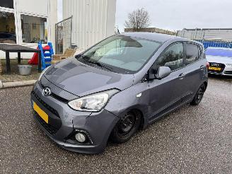 krockskadad bil auto Hyundai I-10 1.0i i-Motion Go! 2016 2016/9