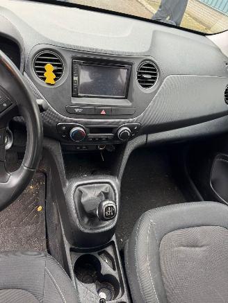 Hyundai I-10 1.0i i-Motion Go! 2016 picture 10